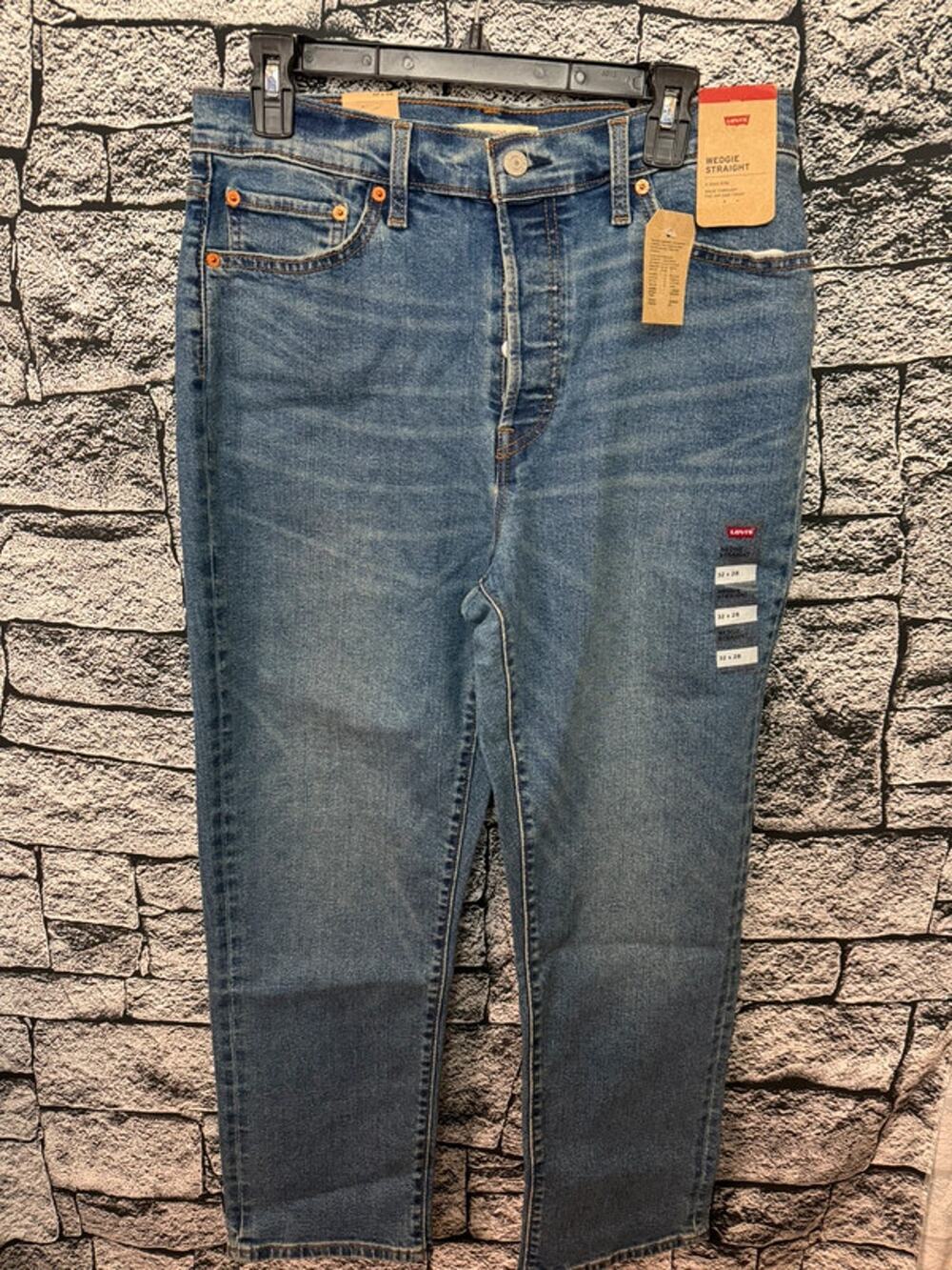 NWT Ladies Levi’s Wedgie Button Fly Straight Jeans - 32x28